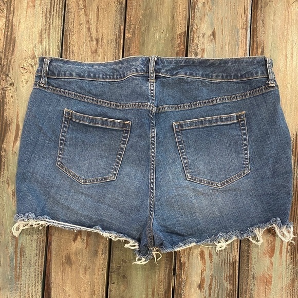 Torrid Size 20 Retro Denim Jeans Shorts Raw Fray Hem High Rise Stretch 2021 - Picture 2 of 7